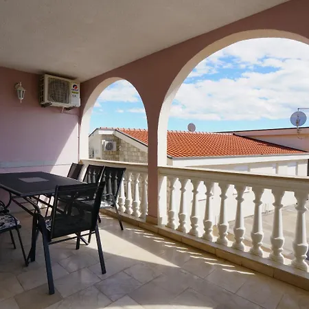 Apartament Lile Pisak