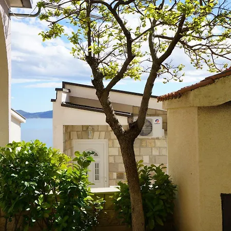 Apartament Lile *