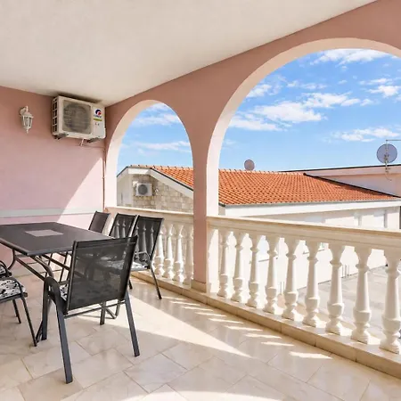 Lile Apartman
